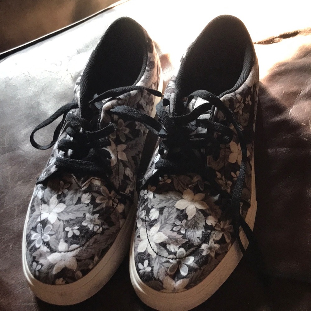 Nike Satire Sb size 12 mens